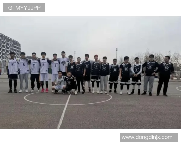 足球场上的王者风采：球星们挥洒汗水与荣耀的精彩瞬间绘画展示